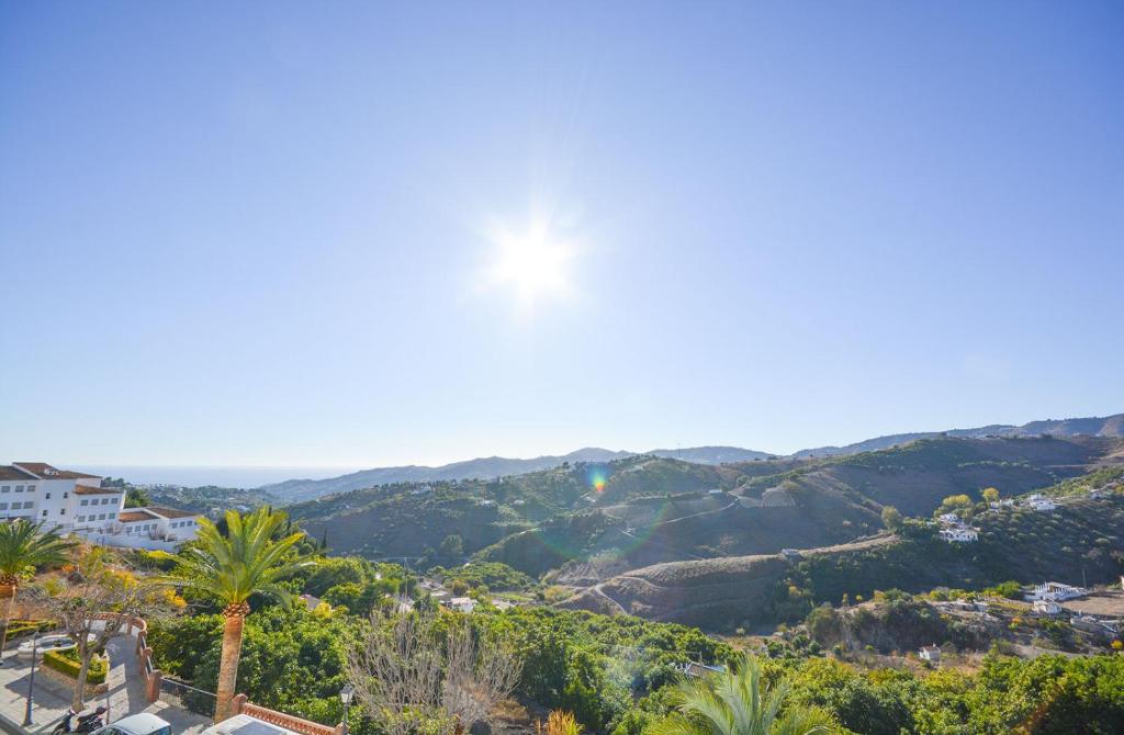 La Fuente APT6, Frigiliana Amazing 2 bedroom Family Apartment with views, Padel Court and 2 Pools HansOnHoliday Rentals photo 2