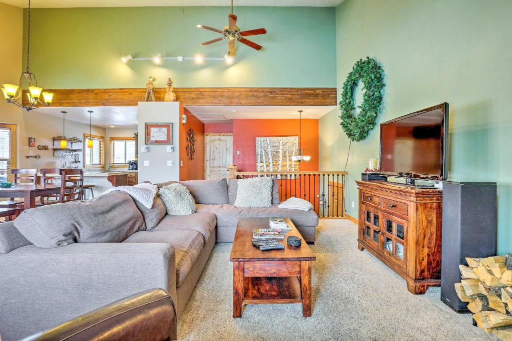 Mountain-View Silverthorne Home Walk to Trails! photo 4