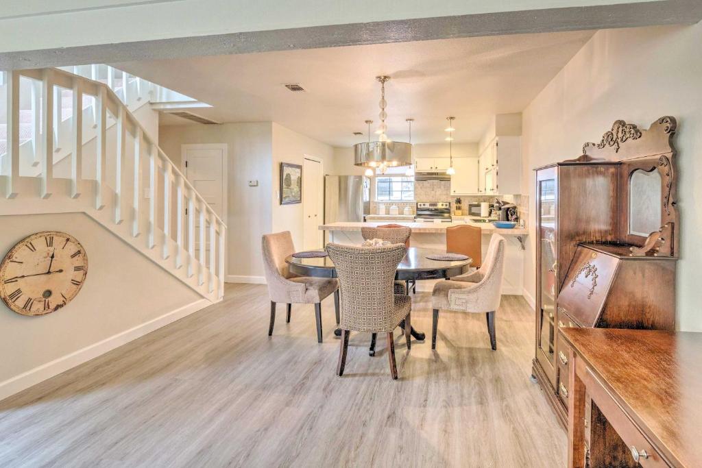 Horseshoe Bay Townhome with Patio and Outdoor Pool! photo 2
