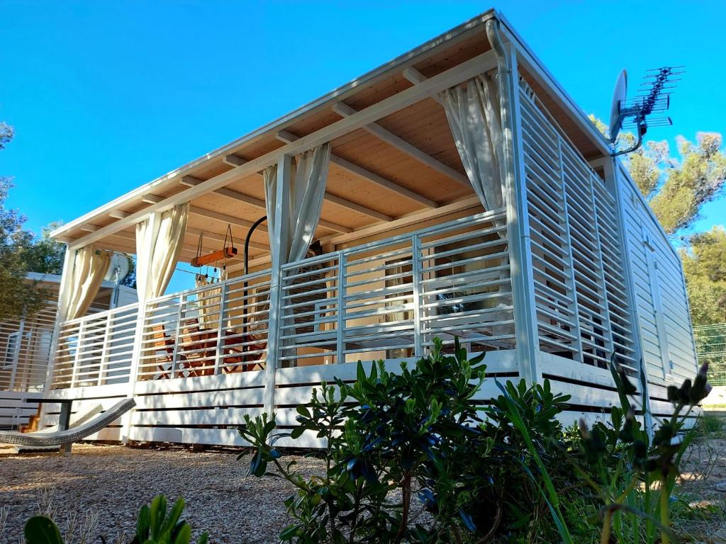 Mina Summerhouse photo 4