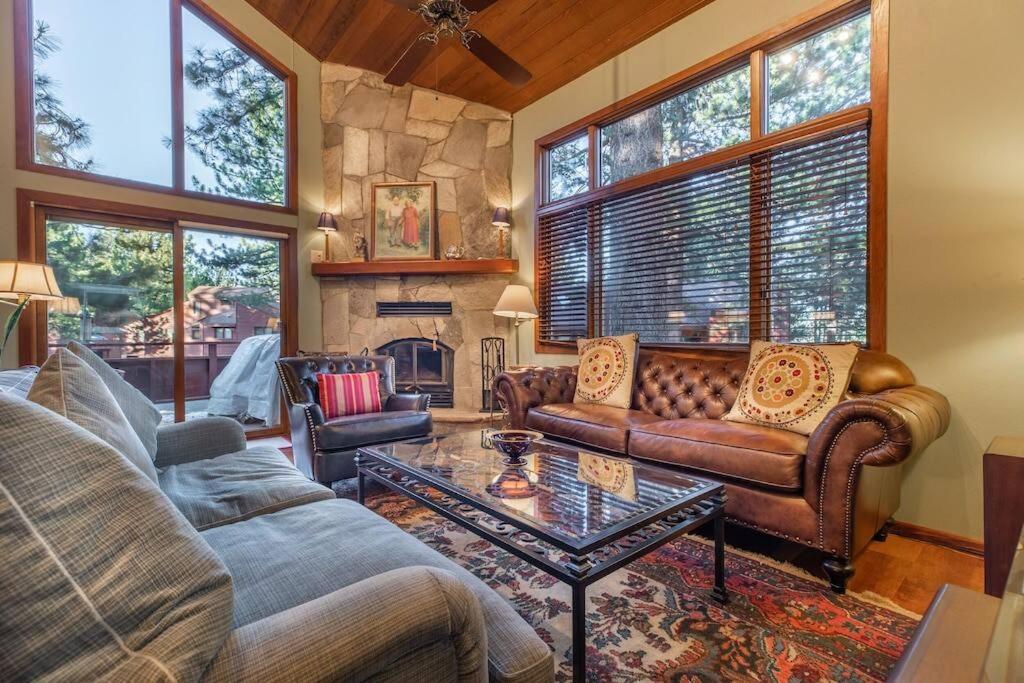 Townhouse Art Gallery in Mammoth's Best Location image