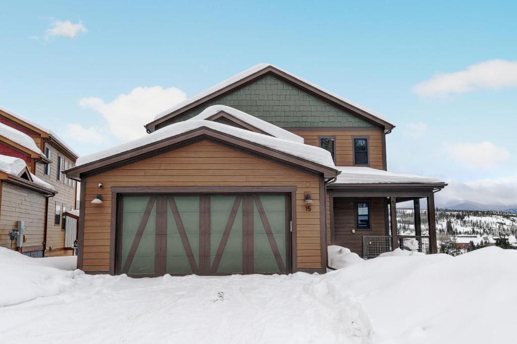 New Luxury Chalet 15 With Hot Tub & Great Views - 500 Dollars Of FREE Activities & Equipment Rentals Daily photo 3
