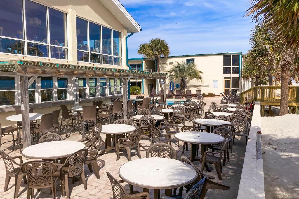 The Oceanfront Litchfield Inn 251 photo 2