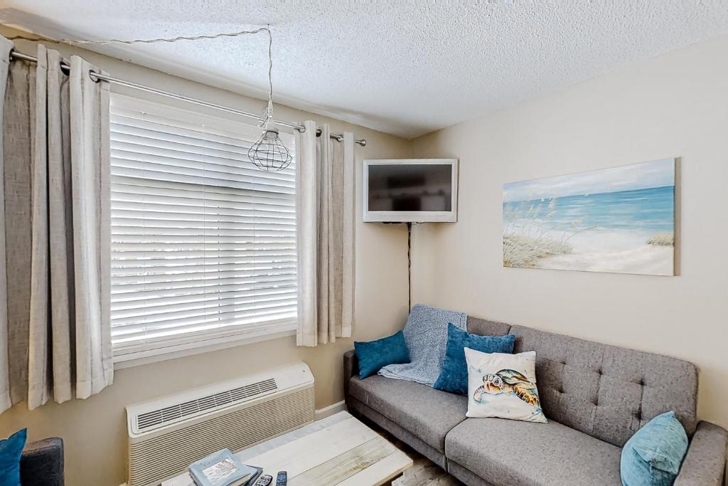 The Oceanfront Litchfield Inn 251 photo 4