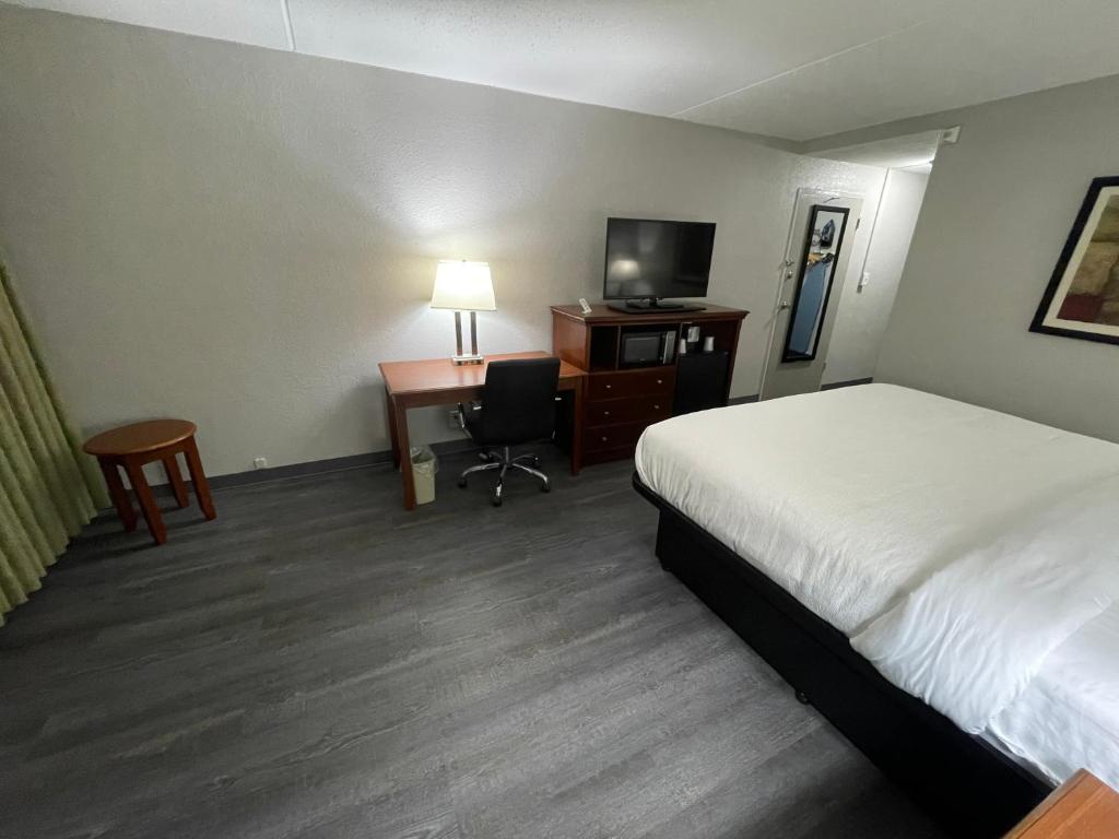 Pine Lake Resort and Banquets photo 2