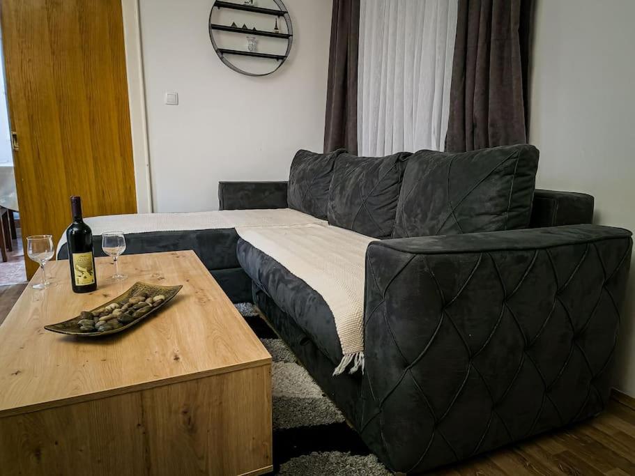 Olive's apartment