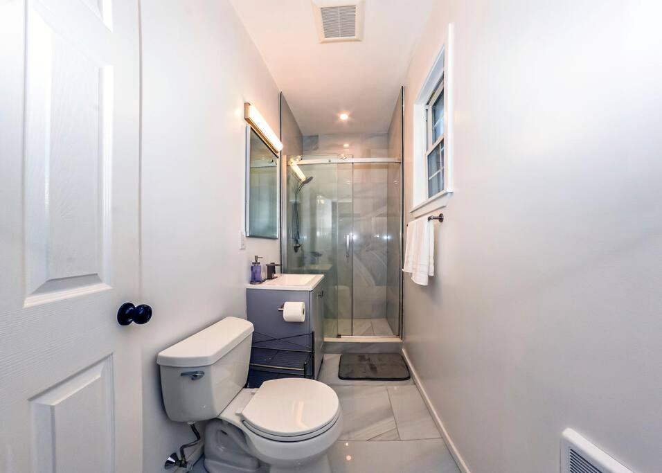 Boston Modern 7 Bedroom 2.5 Bath photo 4