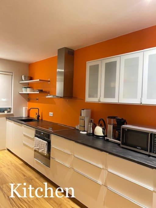 Spacious 3 bedroom apartment,close to centrum. photo 2