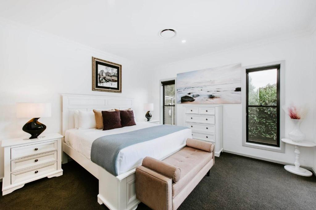 The Top Spot - A Modern All-Season Retreat photo 3