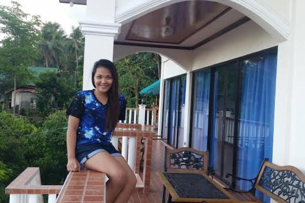 WhiteHouse Travel inn Sm Tabinay Puerto Galera photo 4