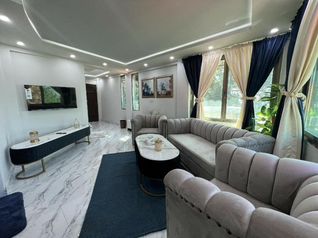 The Realtors Inn Deluxe Cottage Murree
