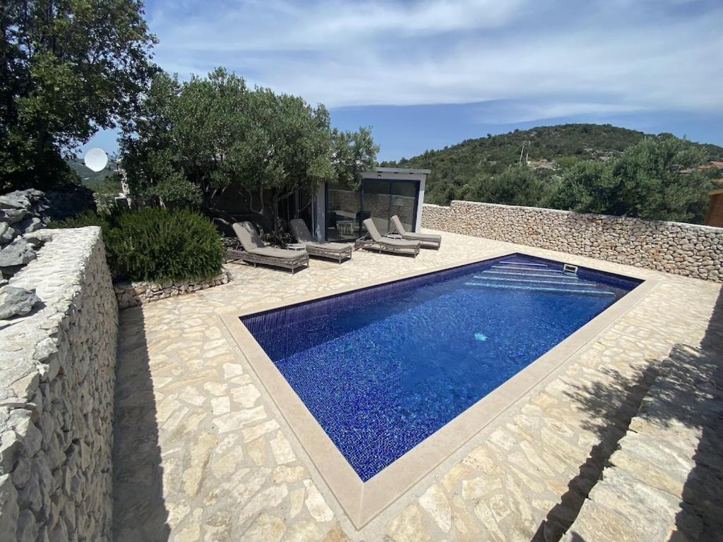 Private Cottage in olive grove with heated Pool photo 1