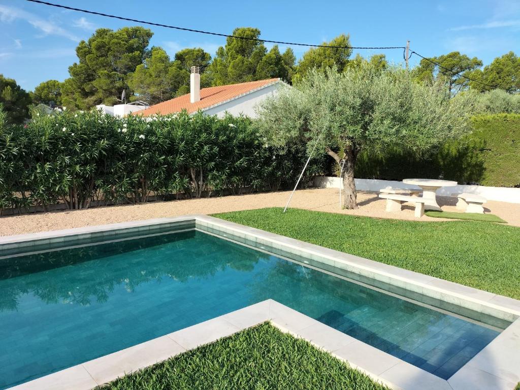 Chalet a 350m de la playa, con piscina privada. photo 3