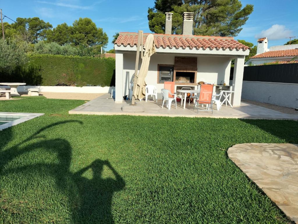 Chalet a 350m de la playa, con piscina privada. photo 2
