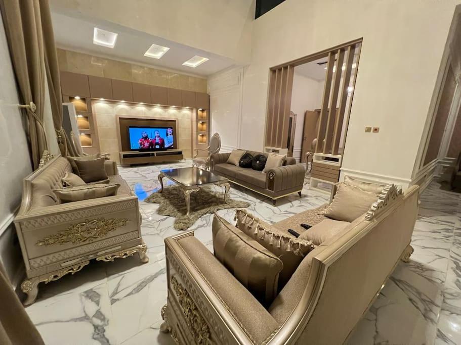 Exquisite 5 Bedroom Villa in Kano photo 1