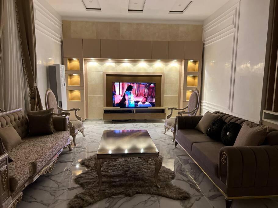 Exquisite 5 Bedroom Villa in Kano photo 3