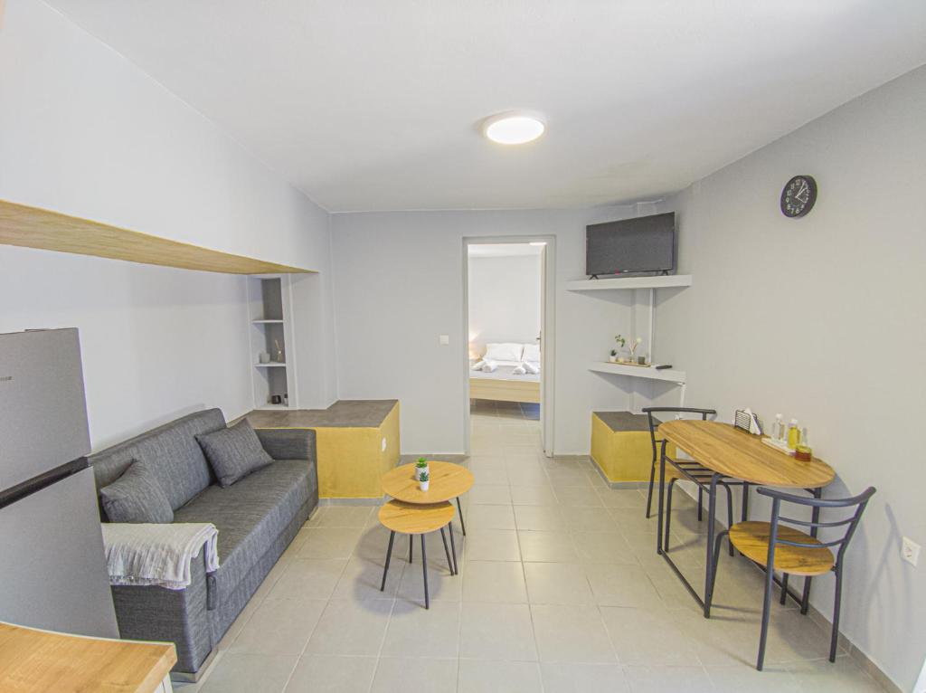 Comfy apartment with small private pool, Fiber internet and private parking - Tap to explore photos
