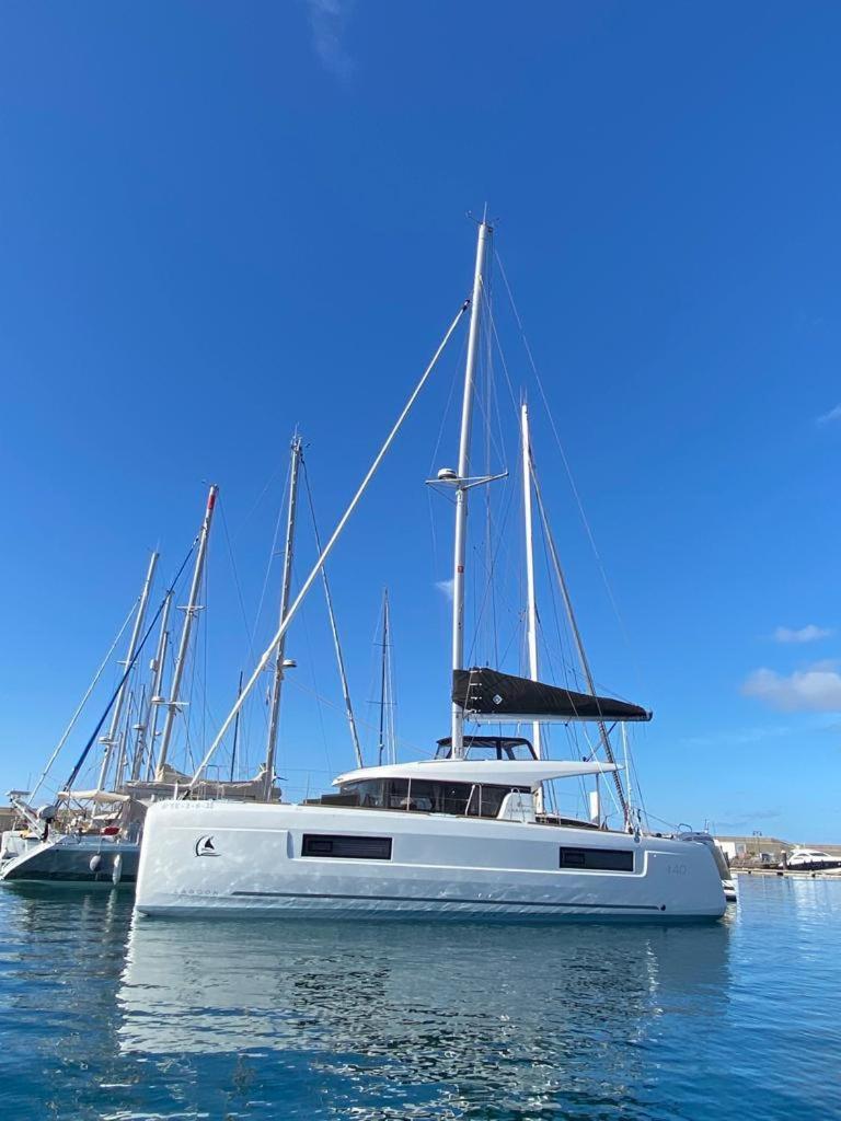 Catamaran White Beach