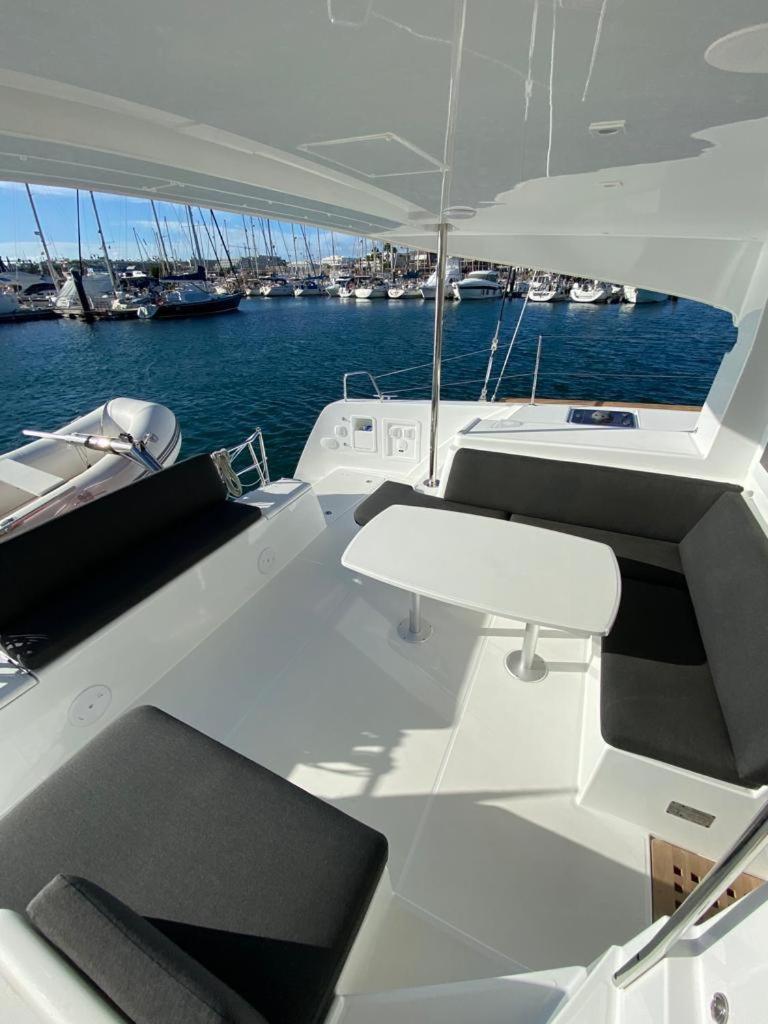 Catamaran White Beach photo 4