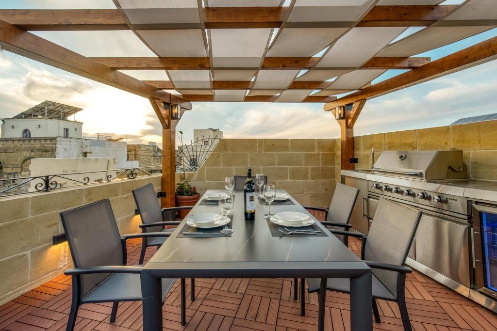 Narcisa - Luxury 3BR Traditional House with Pool, Cinema & Hot Tub photo 3