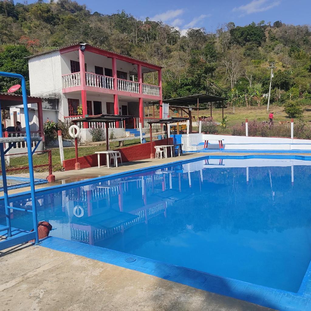 Agradable casa de campo con piscina, campo de tejo photo 4