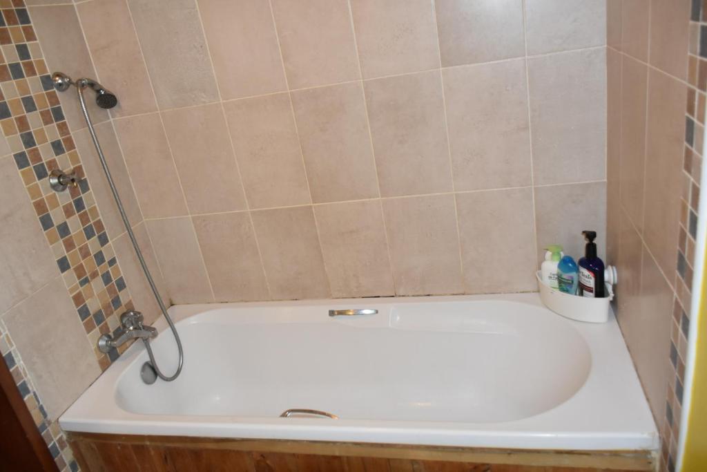 Comfortable countryside retreat for the family. photo 4