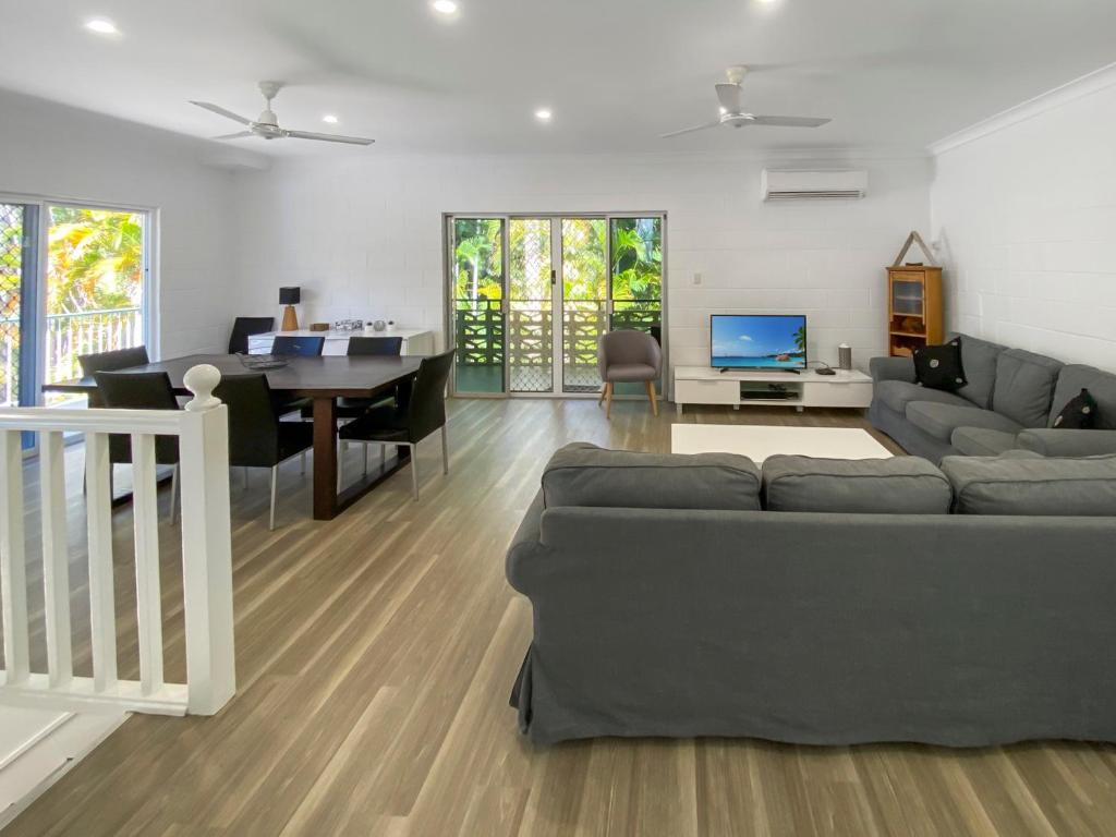 4 Bedroom House in Arcadia with huge Pool and Wifi 'Brookehaven' photo 1