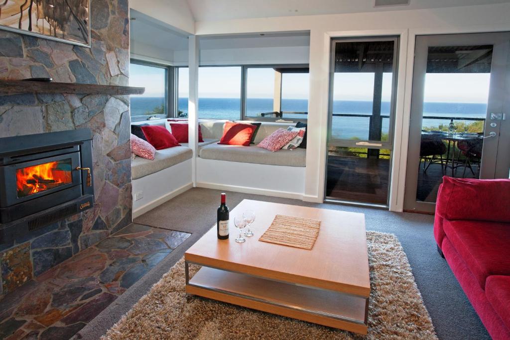 Points South By The Sea photo 2