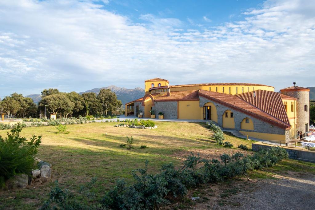 S'ena Hotel photo 2