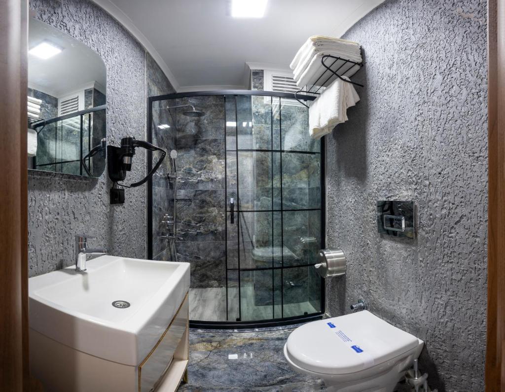 Luxury Airport Hotel By Zazzoni-İstanbul Airport Room Type - Deluxe Triple Room