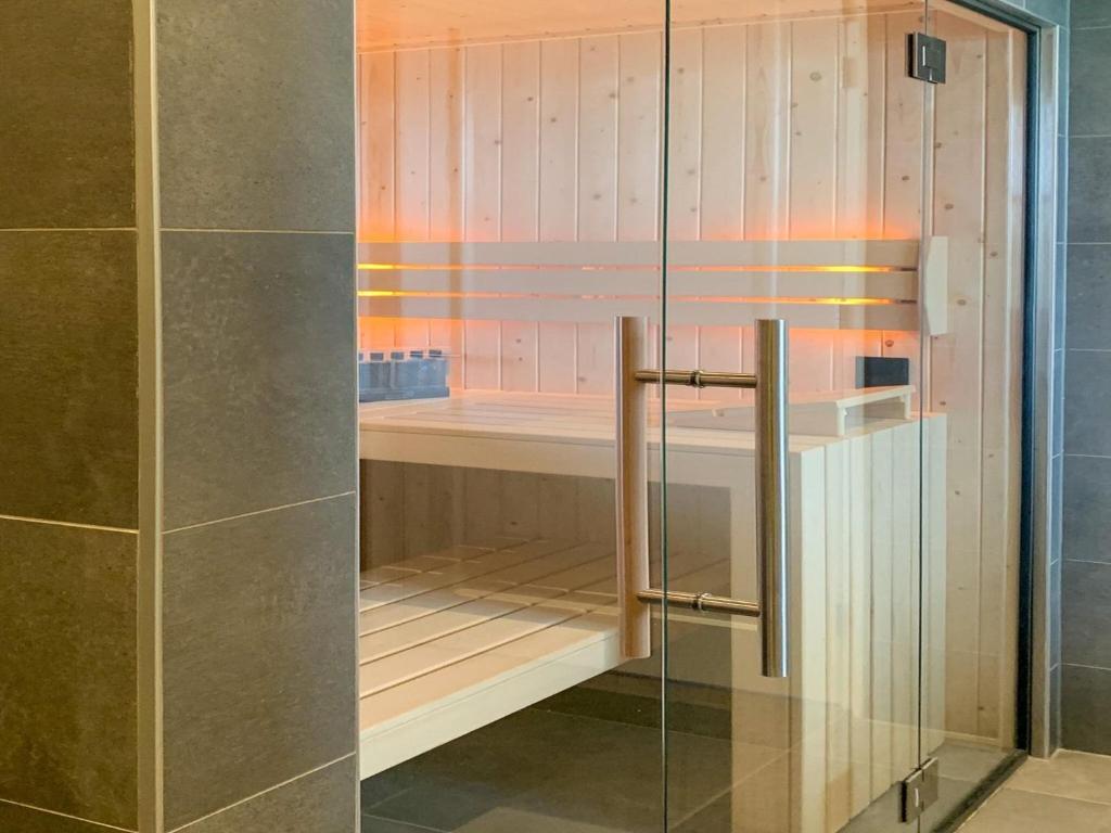 Beautiful villa with sauna and unobstructed view, on a holiday park in Friesland photo 2