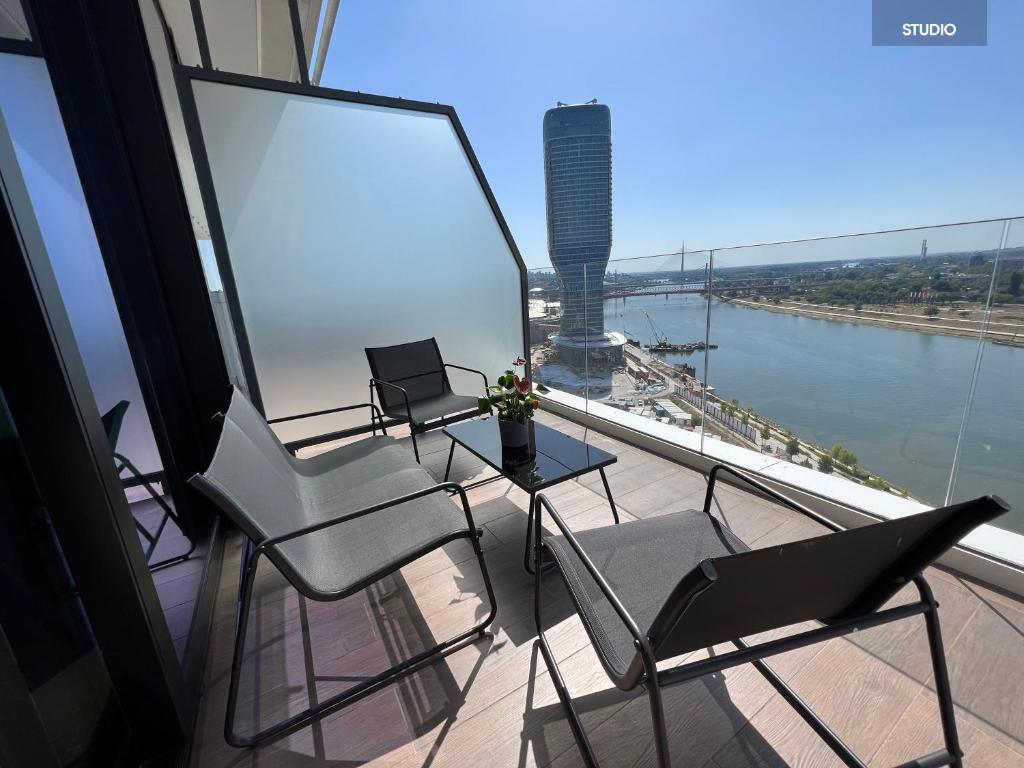 BW TERRACE top floor river view apartments with self check-in photo 3