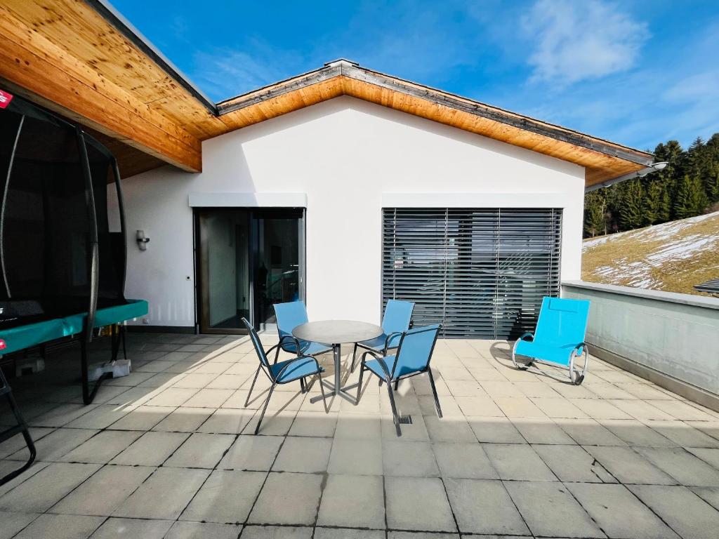 3 bedroom condo in front of Obersaxen ski resort photo 3