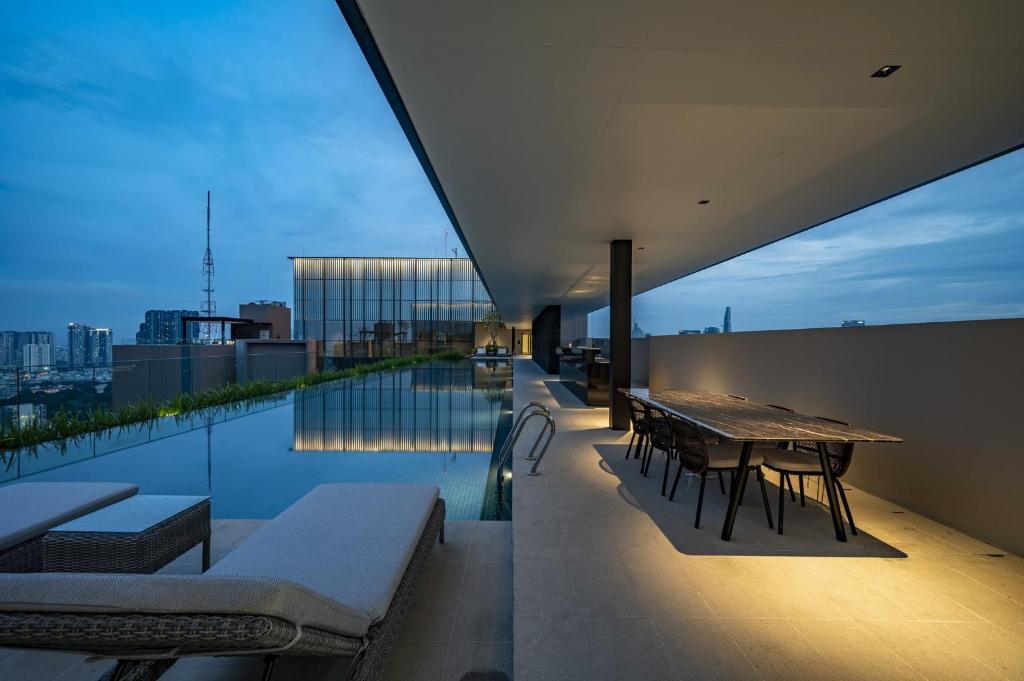 Son&Henry The MarQ Luxury