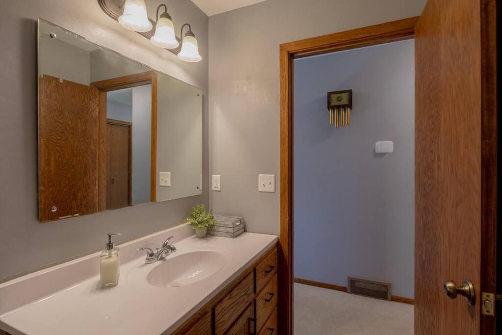 Family Home W/ 2 King, 2 Queen Beds + Game Room photo 1
