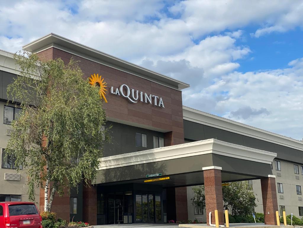 La Quinta by Wyndham Harrisburg Airport Hershey photo 1