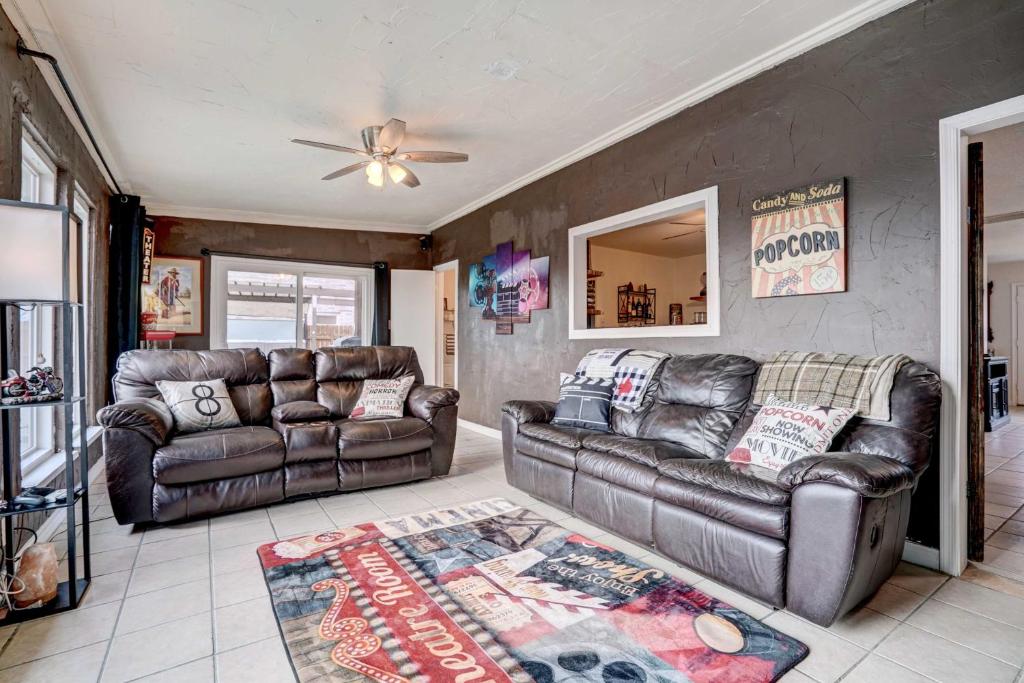 Family Home with Sunroom and Fire Pit! photo 3