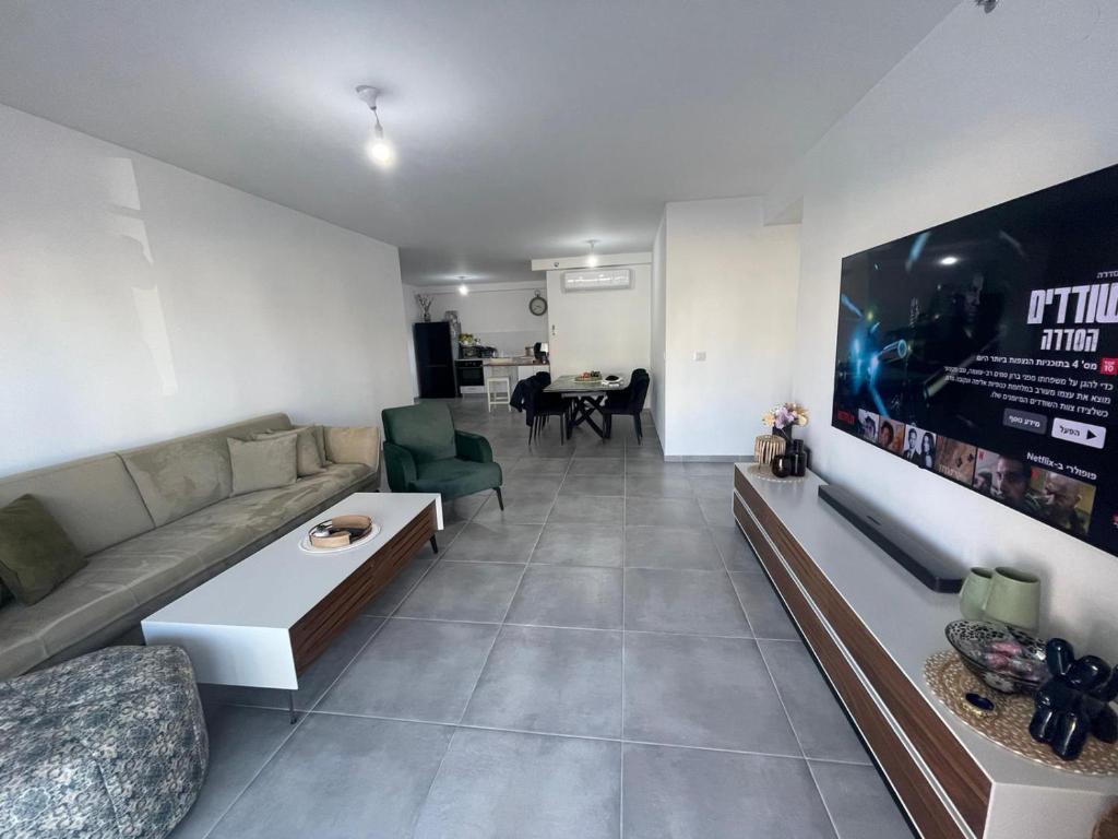 Luxury boutique apartment with balcony and sea view 3BR photo 2
