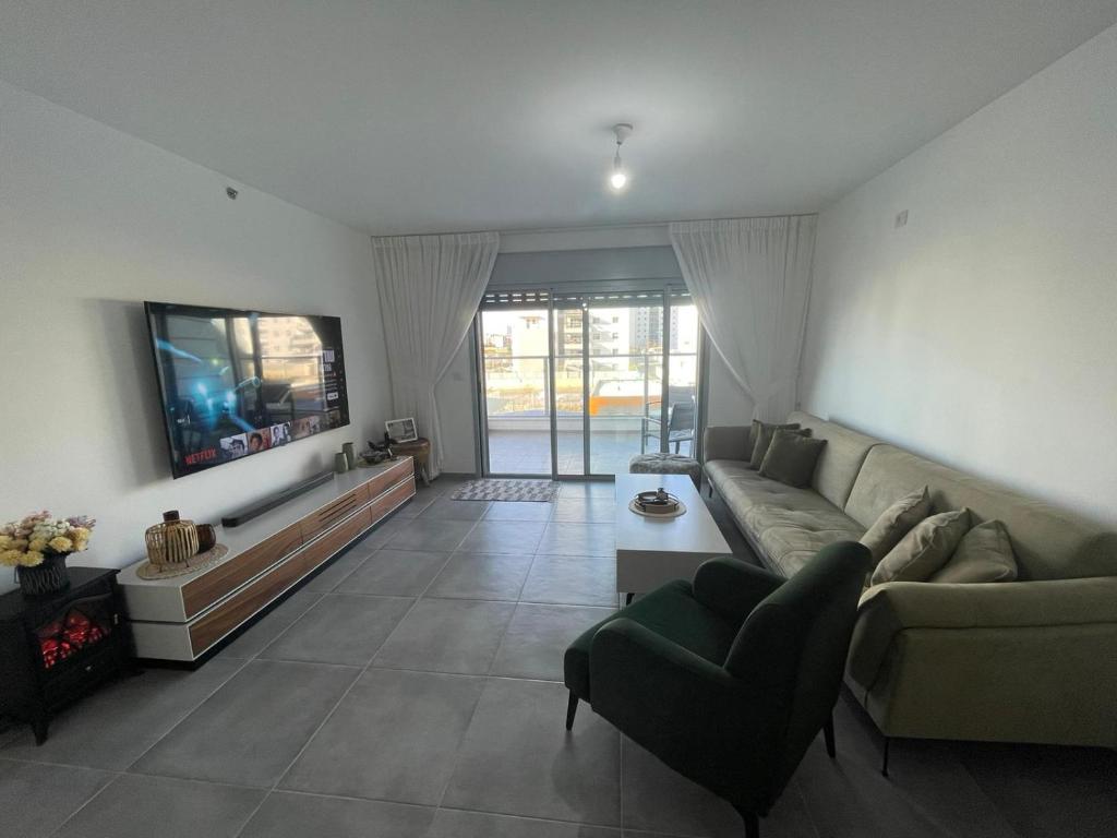 Luxury boutique apartment with balcony and sea view 3BR