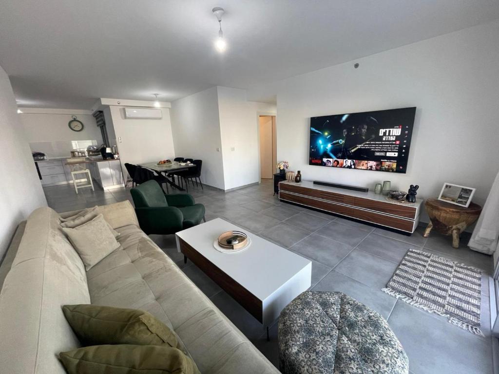 Luxury boutique apartment with balcony and sea view 3BR photo 1