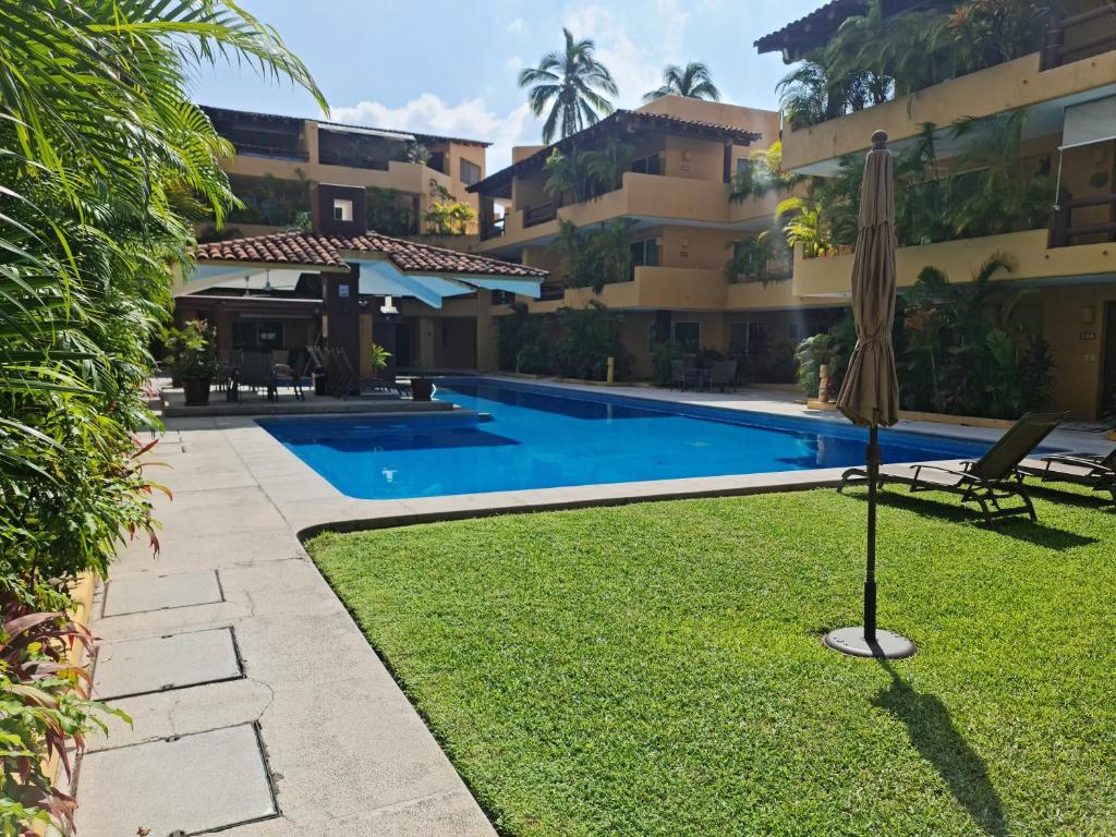 Relaxing ground floor 2 bed 2 bath appartment with pool walking distance from beach photo 1