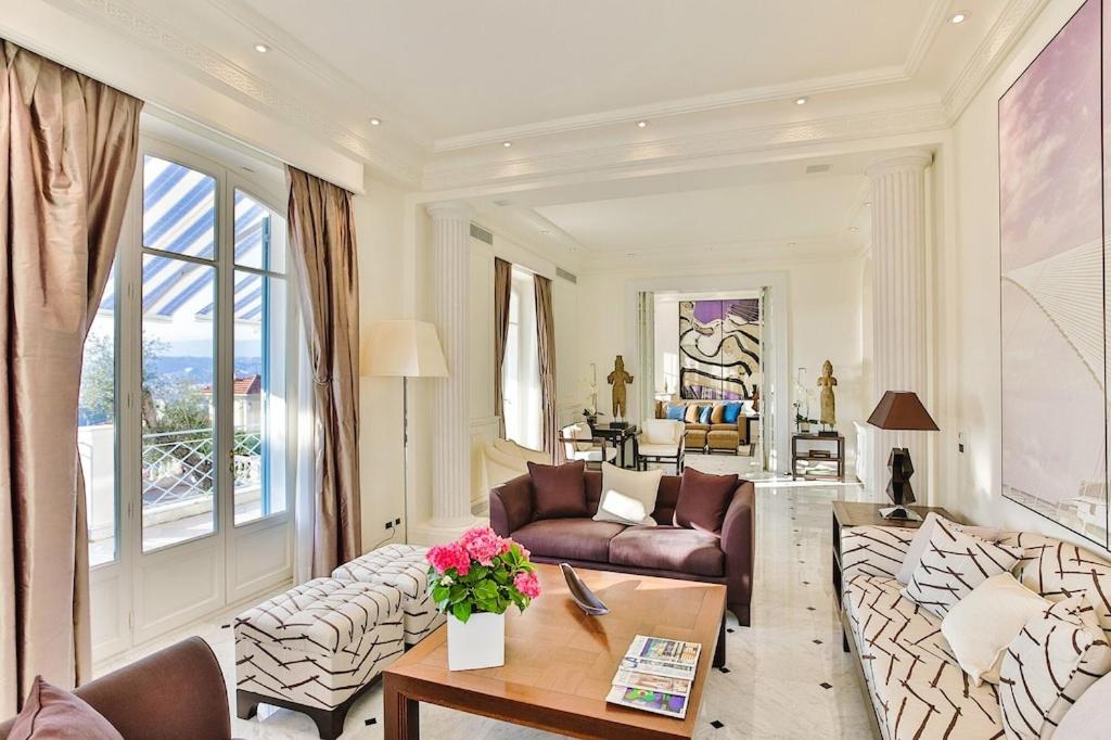 Luxury Villa at Mont Boron, swimming pool overviewing the bay photo 4