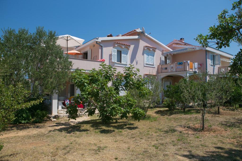 Apartments for families with children Novalja, Pag - 6490 photo 1