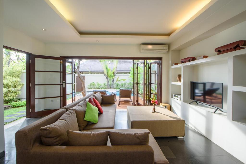Nunia Boutique Villas - Tap to explore photos
