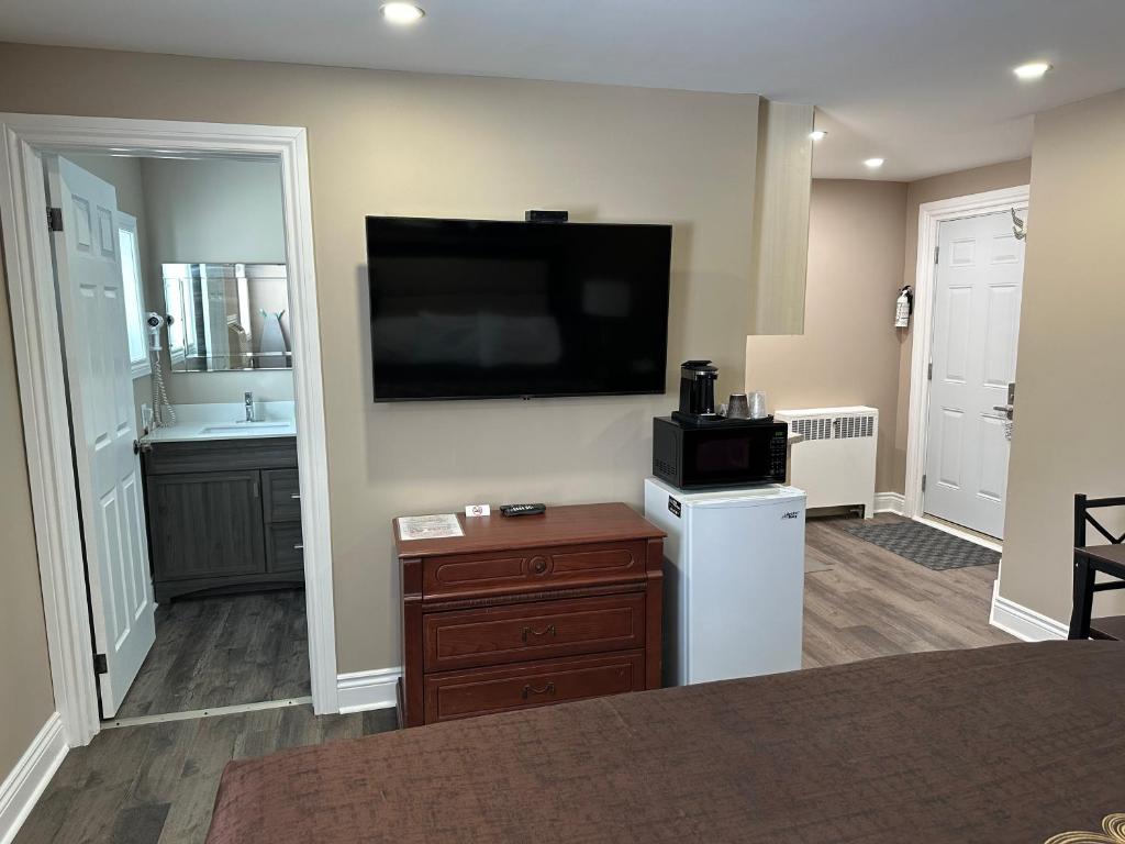 Champlain Motor Inn photo 4