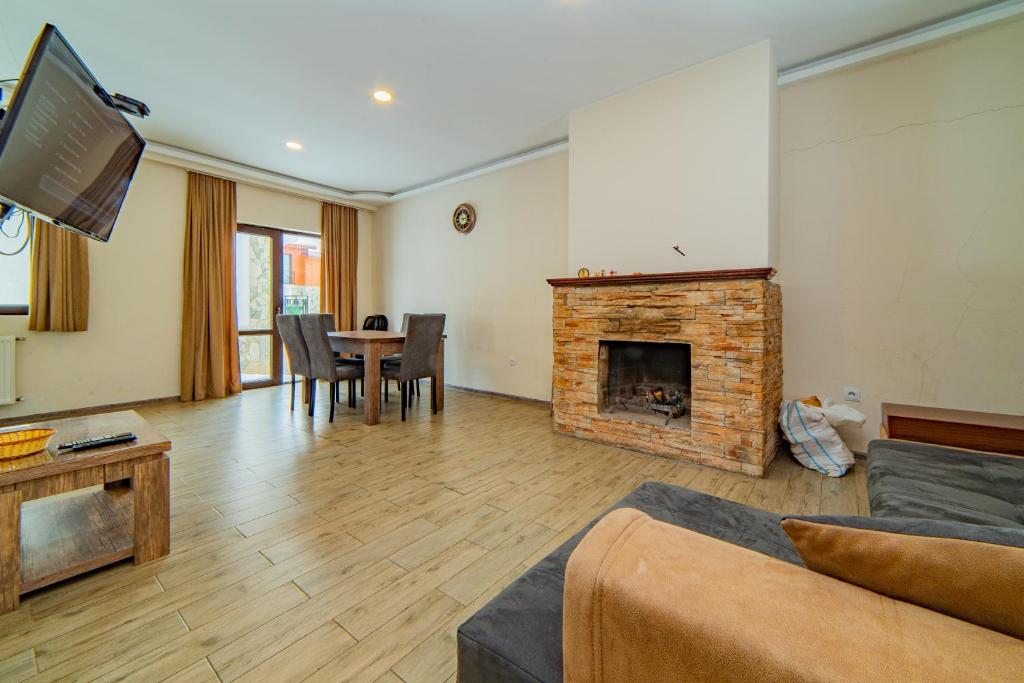 Gio’s Family house photo 1