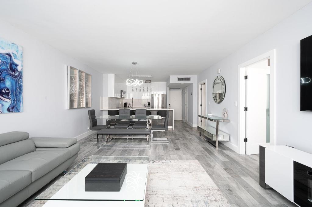 AMAZING 2BR 2BA NEWLY RENO BEACHFRONT APT W/BEACH VIEW - Tap to explore photos