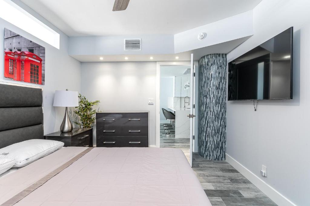AMAZING 2BR 2BA NEWLY RENO BEACHFRONT APT W/BEACH VIEW - Tap to explore photos