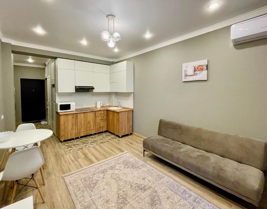 Modern Studio with Panoramic Mountain View photo 1