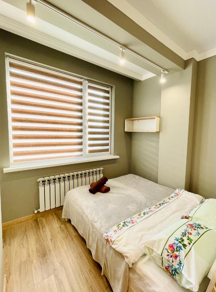 Modern Studio with Panoramic Mountain View photo 3